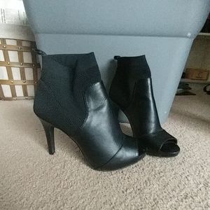 Black Simply Vera Vera Wang Pumps